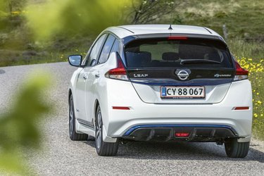 Nissan Leaf fås i to versioner med enten et stort eller et lille batteri. Her er det udgaven med det lille batteri, vi har testet i Acenta-udgaven. Den er netop sat ned i pris til bare 204.300 kr.