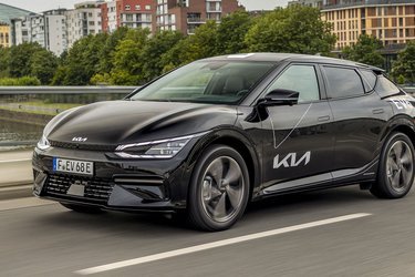Udstyrsniveauet er højt, og alle udgaver har således adaptive LED-forlygter, adaptiv fartpilot og meget andet lækkert udstyr, der gør kørslen til en fornøjelse.