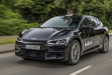 EV6 er første bil i en serie af elbiler fra Kia, der alle sælges under navnet EV (Electric Vehicle). Næste model i rækken bliver en EV i SUV-klassen.