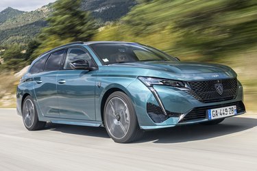 308 kommer i to udgaver her som denne SW, der er Peugeots navn for en stationcar, samt i en lidt mindre femdørs hatchback.