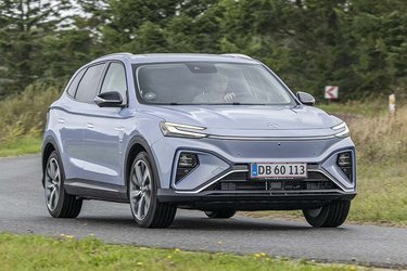 MG Marvel R er en eldreven SUV i mellemklassen. Den fås enten med firehjulstræk (billedet) eller med baghjulstræk.