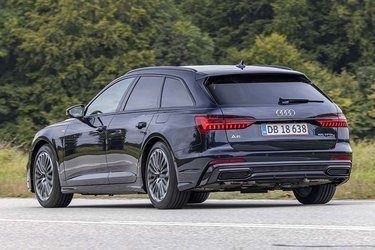 Batteriet et vokset i plugin-hybriden, så det nu er på 18 kWh brutto og 14 kWh netto. Det giver en målt rækkevidde på cirka 60 km. 