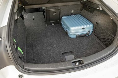 Bagagerummet er målt i liter (405) ikke blandt de største, men det er regulært i formen og let tilgængeligt via den store tophængslede bagklap.