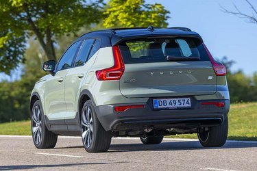 El-udgaven af Volvo XC40 er bygget over en R-Design, og det betyder bl.a., at bilerne altid har sort tag.