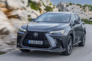 Den store grill gør NX nem at kende som en Lexus – om man så bryder sig om den eller ej.