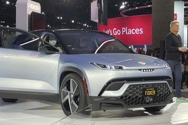 Henrik Fisker præsenterede Fisker Ocean på Los Angeles Auto Show.