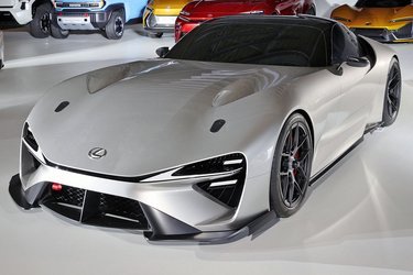 Lexus supersportsvogn er i liga med Lexus LFA. Den får en 0-100-tid på lidt over to sekunder, en rækkevidde på over 700 km samt ’mulighed for’ faststof-batterier