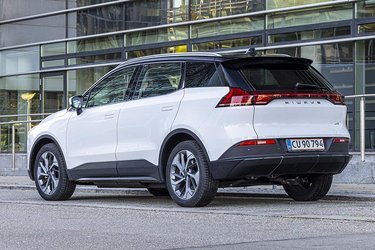 Du kan kun få U5 med én motorvariant og én størrelse batteri. Du kan dog vælge mellem tre udstyrsniveauer, hvor prisen starter ved 300.000 kr., og den dyreste bil koster 335.000 kr. 