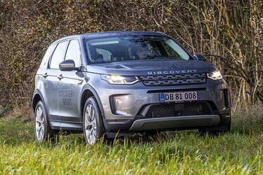 Land Rover Discovery trækker på alle fire hjul, men det foregår på den måde, at en benzinmotor trækker på forhjulene og en elmotor trækker på baghjulene.