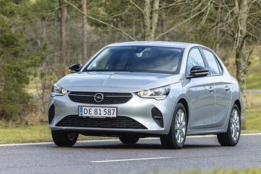 Opel Corsa kommer i færdig-udstyrede versioner, og man kan ikke længere købe ekstraudstyr til bilerne efter behov. Man skal derfor købe en noget dyrere udgave, hvis man f.eks. vil have LED-forlygter.