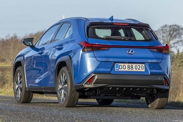 Lexus UX 300e er en eldrevet SUV i mellemklassen. Den er bygget med tanke på ekstra god komfort, og det mærker man bag rattet.