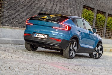 Volvo C40 er en coupé-udgave af den noget mere kantede XC40. Modsat udgangspunktet kommer C40 kun som elbil.