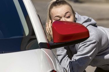 Man kan tilkøbe designelementer som f.eks. røde sidespejle til 2.479 kr.