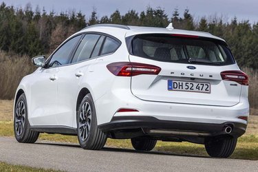 Bagtil er der altid LED-baglygter, og de er med til at give bilen et moderne udtryk. Bagklappen kan åbne elektrisk, hvis man tilkøber familiepakken til godt 10.000 kr.