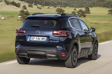 I Danmark er det kun plugin-hybrid-udgaven, der kommer til salg. Den er begunstiget af lidt lavere afgifter og byder samtidig på bedste kørekomfort i modelfamilien.