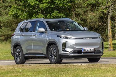 Maxus Euniq 6 er en ganske stor elbil af SUV-typen. Den har plads til fem personer og byder på glimrende plads i kabinen.