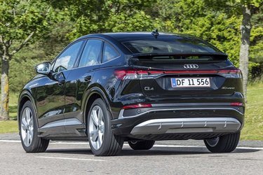 Sportback-modellen er ensbetydende med en mere skrånende bagende. Det giver bilen et mere dynamisk udseende, og er med til at give bilen et anderledes udtryk end den mere kantede SUV-udgave.