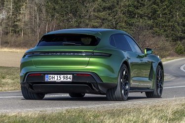 Sport Turismo er Porsche'sk for stationcar. Den findes også i en Cross Turismo-udgave, hvor den er hævet lidt og ser lidt mere offroadagtig ud. 