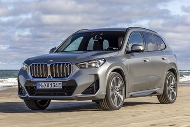 Den tredje generation af BMW X1 er den første, som også kommer som ren elbil. Modellen kom frem i 2009, og anden generation X1 kom på markedet i 2015. 