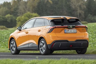 I Danmark markedsfører man kun topmodellen Luxury. Det betyder, at alle biler har en todelt hækspoiler. Det giver bilen karakter, men ikke alle er lige begejstrede for designet. 