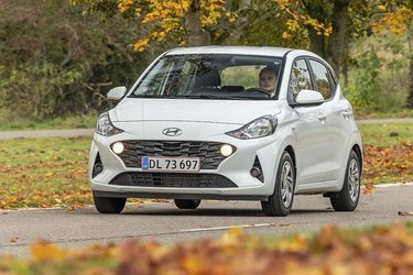 Hyundai i10 er en overraskende rummelig bil, der fås til priser fra 123.000 kr., mens den, vi har testet, koster 140.000 kr.