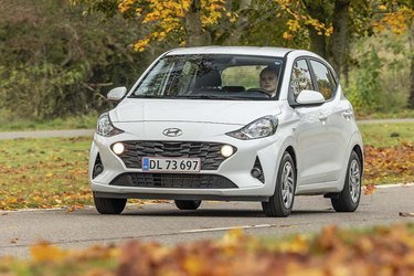 Hyundai i10 er en overraskende rummelig bil, der fås til priser fra 123.000 kr., mens den, vi har testet, koster 140.000 kr.