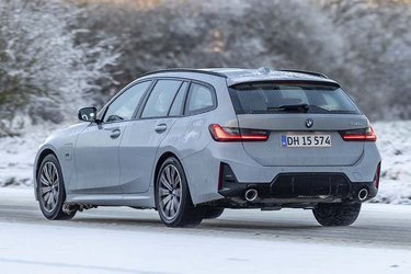 Du kan vælge plugin-hybriden som sedan eller stationcar. BMW har holdt fast i, at selve glasdelen af bagklappen kan åbnes separat. Smart når man bare skal have en taske eller en pose i bagagerummet. 