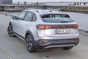 Den rå plast rundt om hjulkasserne giver designet mere kant. Det virker bedre, når man har bilen i lyse farver. 