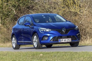 Alle udgaver af Renault Clio har LED-forlygter som standard. De giver et fint hvidt lys.