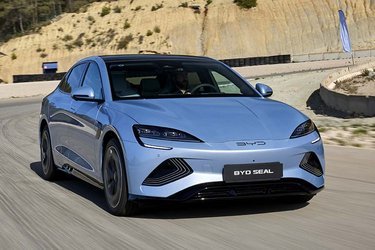 Første korte tur i BYD Seal afslørede meget fine køreegenskaber og en acceleration fra 0-100 km/t., der i praksis ramte præcist på de lovede 3,8 sekunder. Det er hurtigt!