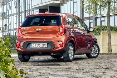 Picanto fås kun med fem døre, men du kan vælge, om bilen skal have manuelt eller automatisk gearskifte. 