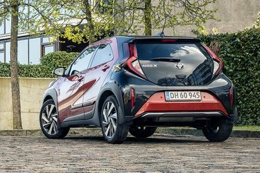 Aygo X findes kun i en udgave med fem døre, og designmæssigt er der mulighed for at personalisere udtrykket. 