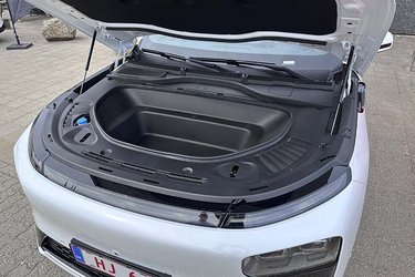 Under frontklappen er der adgang til en frunk – et ekstra bagagerum – på 71 liter.