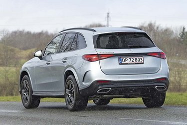 GLC er en mellemstørrelse-SUV fra Mercedes Som plugin-hybrid med dieselmotor må den trække op til 2 tons. 