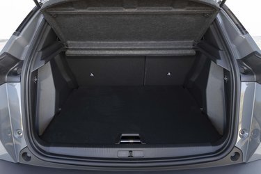 Bagagerummet er på 405 liter.