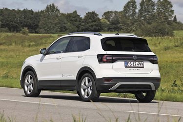 Designet er meget kantet på T-Cross. VW har også lavet en mere blød variant kaldet Taigo, der er lidt mere rummelig, men bygger på samme teknik. Priserne er stort set ens. 