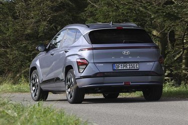 Den nye generation er udviklet først som elbil, da netop eludgaven med 40 procent var den mest populære motortype til bilen. Det gør, at indretningen i de elektriske udgaver er bedre i end forgængeren.