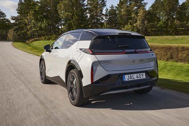 X har et markant design set i alle vinkler, også bagfra. Zeekr har ofret en bagrudevisker på bilen, men det er muligvis bilbranchens mindste.