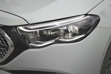 Forlygterne er altid af LED-typen, men her er det Digital Light, der er adaptive matrix-LED-lygter af en helt særlig kvalitet. De er simpelthen noget af det bedste, vi har oplevet, og de gør populært sagt nat til dag. De tilpasser sig efter både trafik, hastighed, vejtype og vejens forløb.