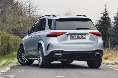Baglygternes to indbyggede vandrette LED-blokke er nyt og giver bilen et moderne udtryk.