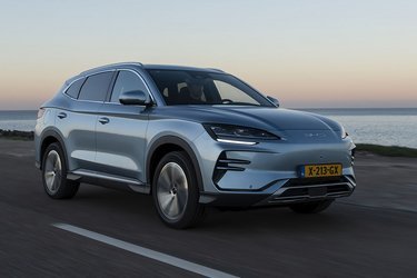 BYD Seal U er en ganske stor elbil – en smule større end Tesla Model Y – og den har forhjulstræk og fås i to batteri-udgaver med rækkevidder på 420 km eller 500 km.