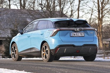 XPower-udgaven af MG 4 har også den to-delte hækspoiler, der er mere kuriøs end velintegreret i bilens design. 