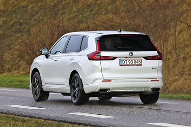 Den store SUV-form giver fremragende plads i bilen. Honda CR-V må desuden udstyres med en trækkrog, og så må bilen trække op til 1.500 kg, hvis påhængsvognen har bremser, og 600 kg, hvis påhængsvognen ikke har bremser.