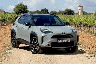 Toyota Yaris Cross har kun fået en beskeden visuel opdatering ved faceliftet. Her er det den såkaldte Premiere Edition, som har en lidt anden grill og „SUV-beskyttelsesplader“ nederst.
