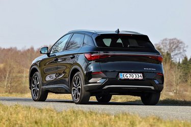 Bagfra kan den faceliftede model genkendes på, at modelnavnet står nederst på bagklappen. Tidligere stod er „Build Your Dreams“ lige under bagruden. Samtidig er et kontrastfarvet panel mellem bagruden og bagerste siderude nu blevet sort og mere diskret. 