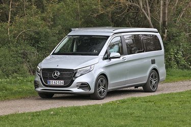 Mercedes-Benz Marco Polo er bygget over V-klassen. Modellen er netop opdateret med ny front og ny førerpladsindretning. Priserne begynder ved 1,2 mio. kr.