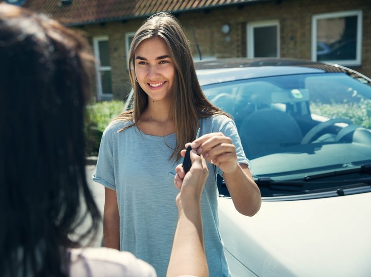 17-årige må sætte sig bag rattet, når de har fået kørekort og har en ledsager med i bilen