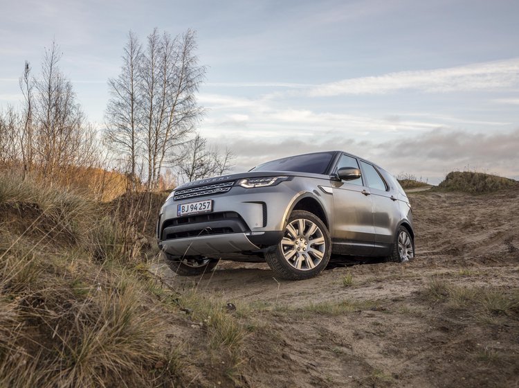 Land Rover Discovery i terræn