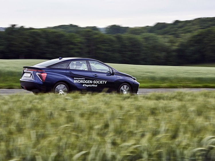 Toyota Mirai på vej gennem Tyskland.