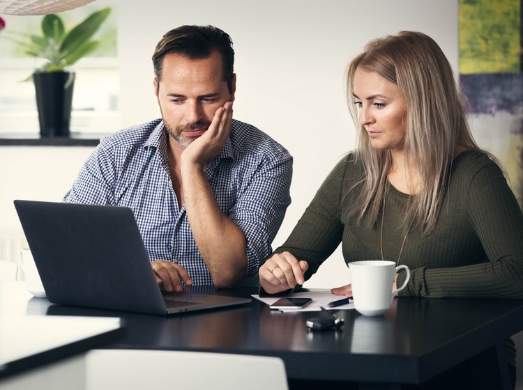 Er din bil til salg på nettet og modtager du mails fra interesserede købere i udlandet, skal du tænke dig godt om, inden du indleder en handel. 